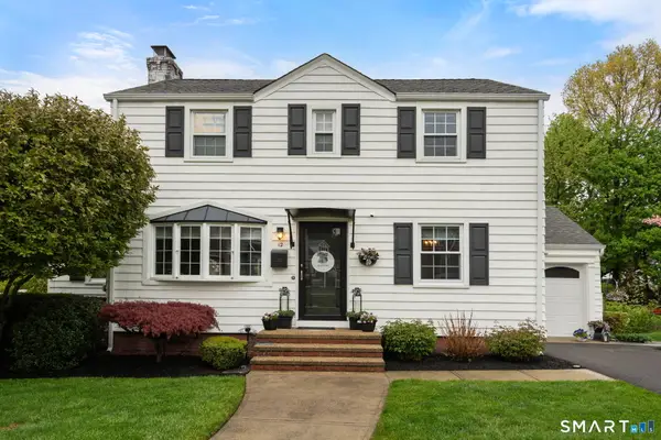 12 Orchard Court, Hamden, CT 06517