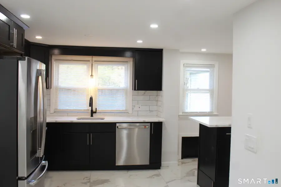 18 Walsh Street, Bloomfield, CT 06002 - #3