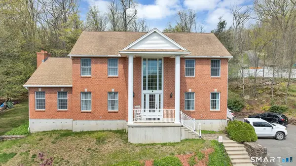 17 Carriage Lane, Woodbury, CT 06798