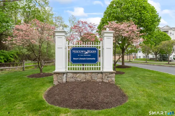 20 Brookside Court #20, Newtown, CT 06470