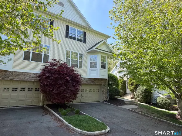 21 Woodcrest Lane #21, Danbury, CT 06810