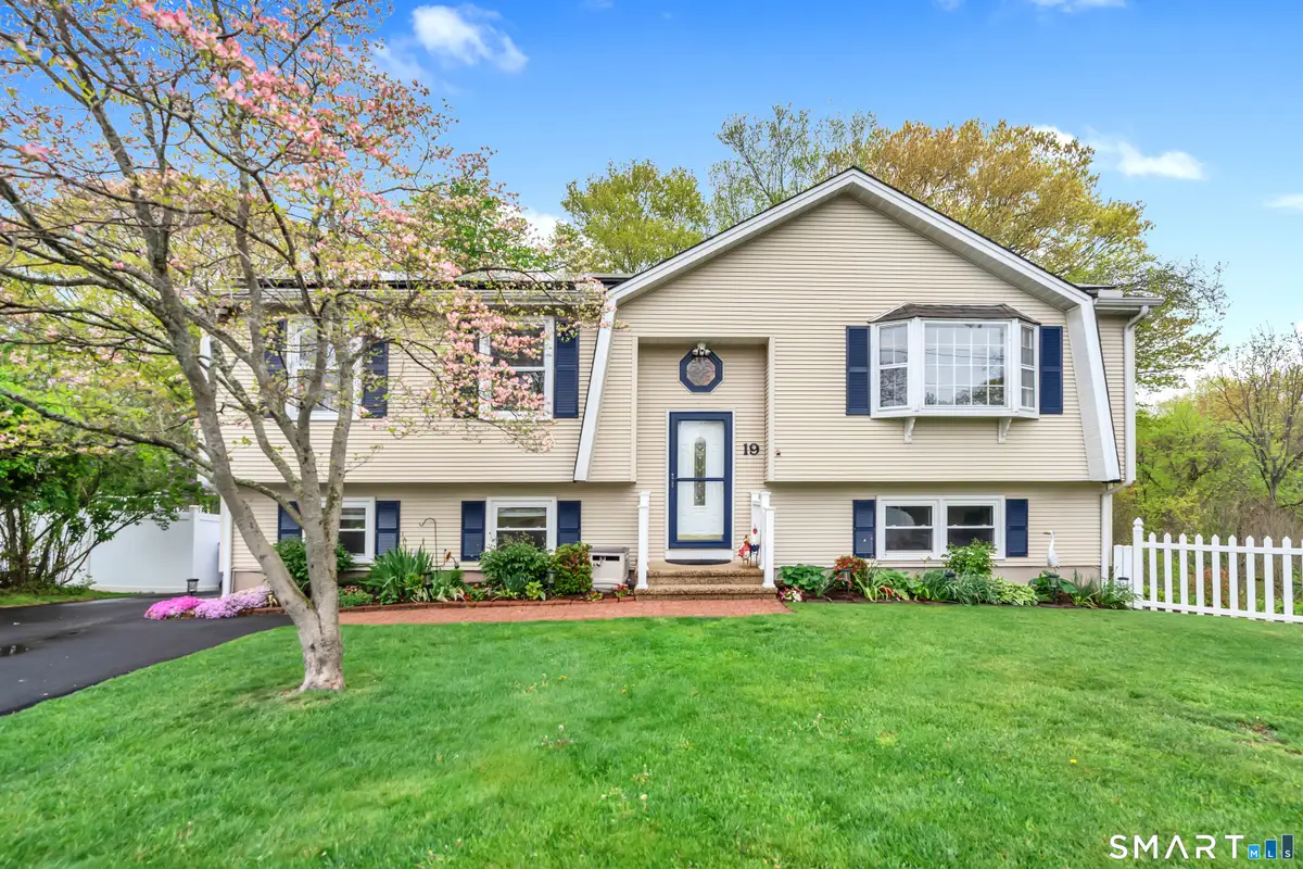 19 Robertson Drive, Hamden, CT 06518 - #1