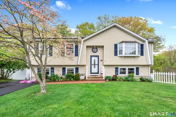 19 Robertson Drive, Hamden, CT 06518