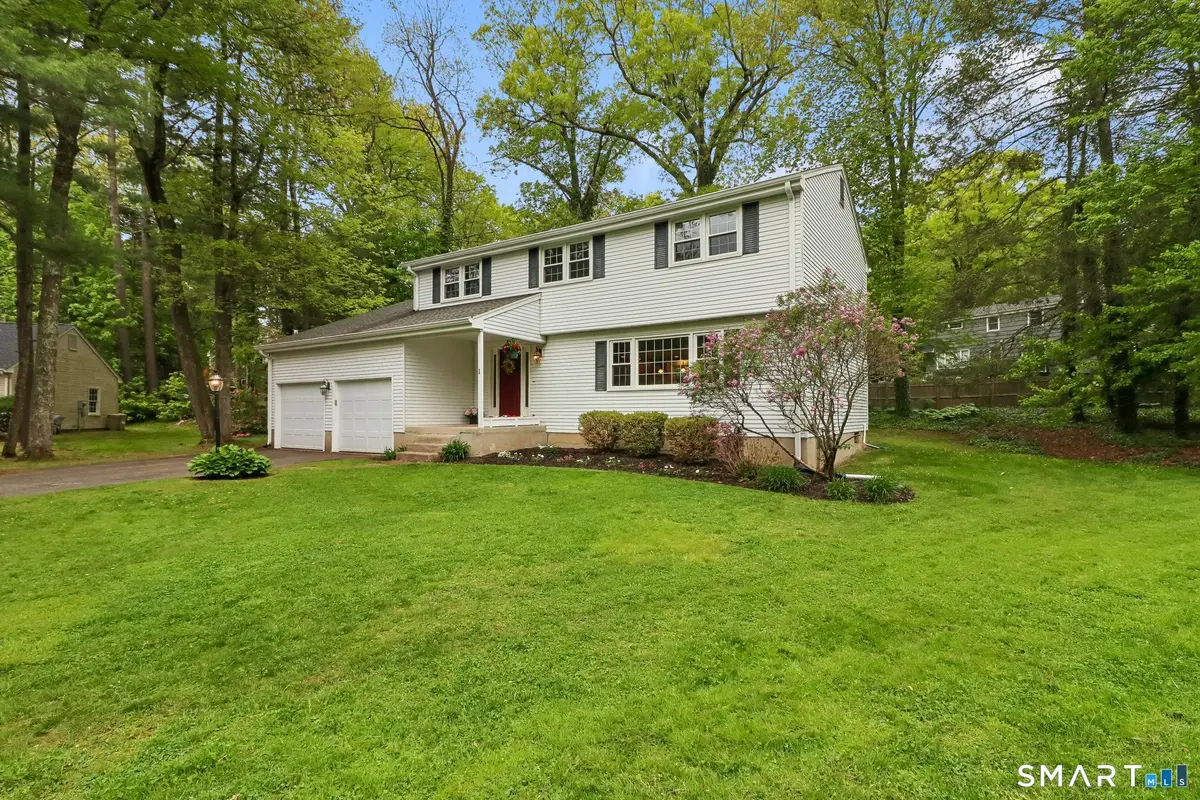1 Horseshoe Circle, Simsbury, CT 06070 - #1