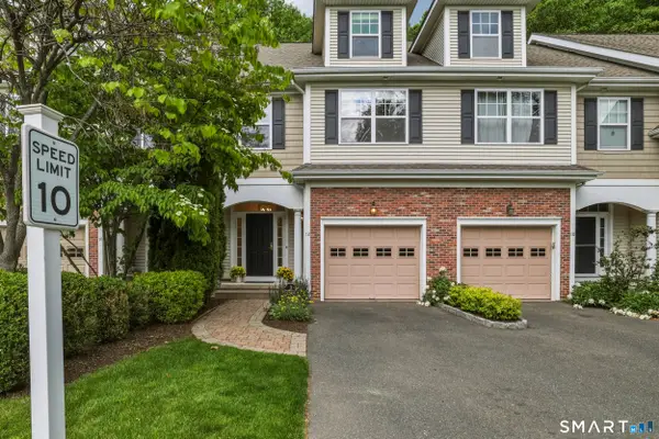 12 Schoolhouse Drive #12, West Hartford, CT 06110