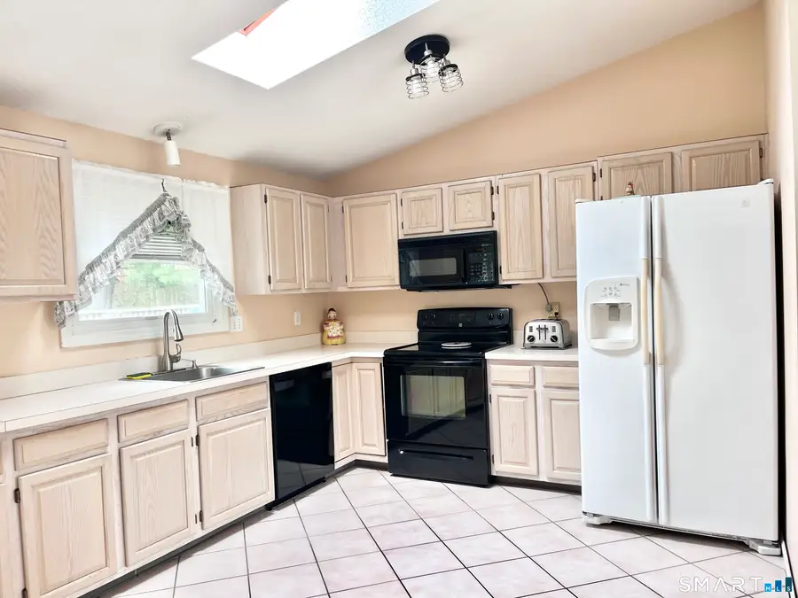 9 Brittany Lane, Naugatuck, CT 06770 - #3
