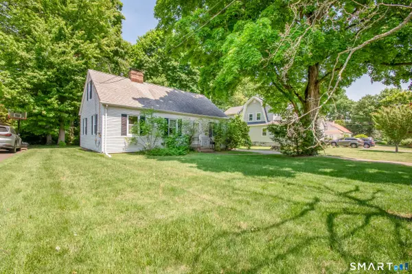 92 Evelyn Street, Trumbull, CT 06611