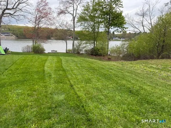 25 Lakeview Street, Thompson, CT 06277