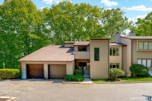 12 Kings Wood Manor #B, Shelton, CT 06484
