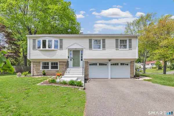 16 Mayflower Circle, Fairfield, CT 06824
