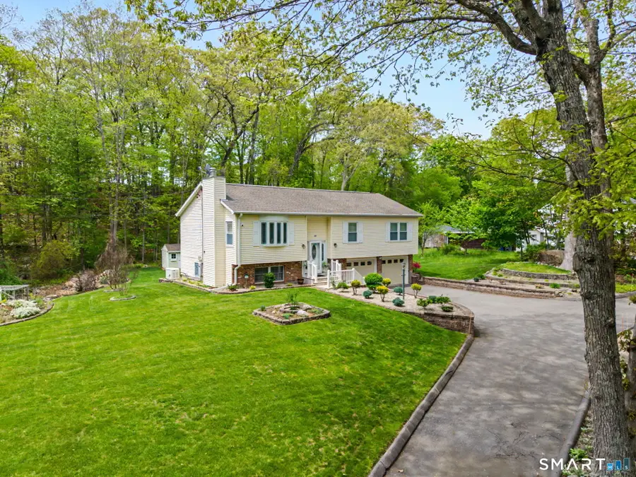 16 Kings Highway, Gales Ferry, CT 06335 - #3