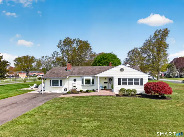 21 Riverside Drive, Clinton, CT 06413