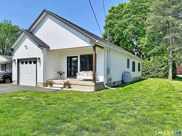 21 Birge Avenue, Windsor Locks, CT 06096