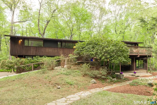 11 Forest Trail, Woodbridge, CT 06525