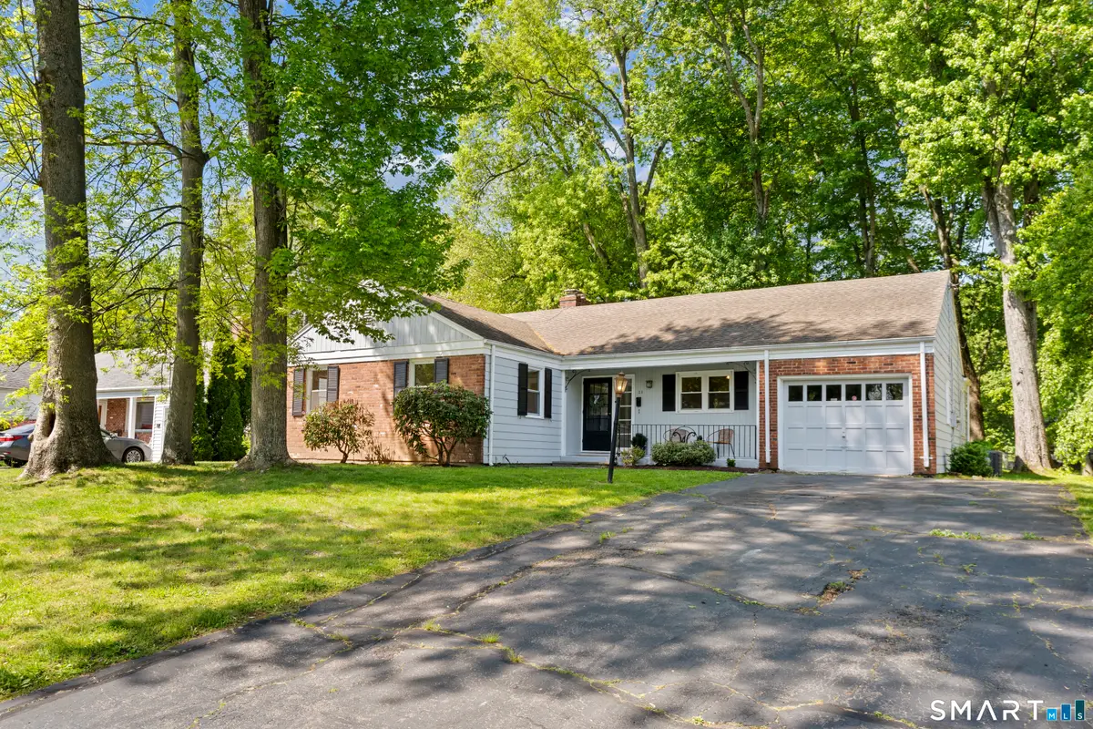 25 Miamis Road, West Hartford, CT 06117 - #1
