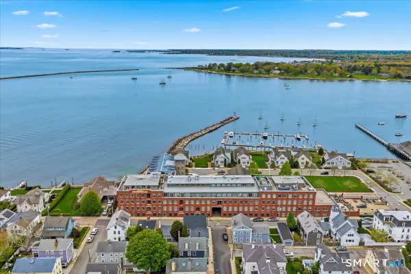 8 Stonington Commons #24, Stonington, CT 06378