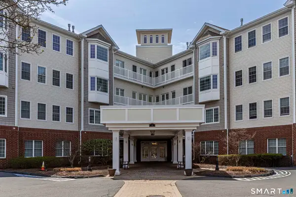1 King Philip Drive #414, West Hartford, CT 06117