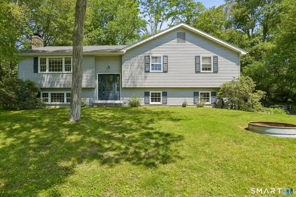 29 Ravenwood Road, North Stonington, CT 06359
