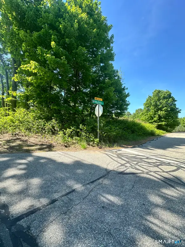 Maxfelix Drive, Mansfield, CT 06268