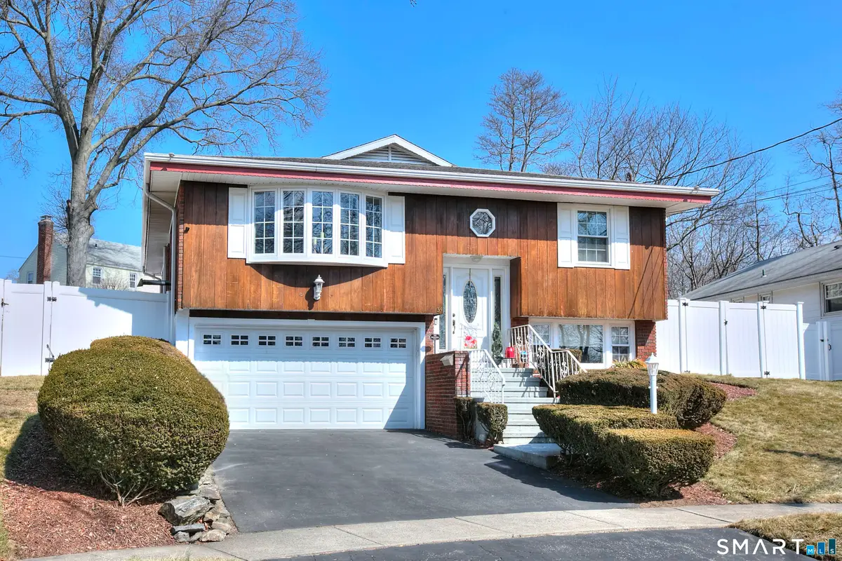 34 Richard Circle, Stratford, CT 06614 - #1