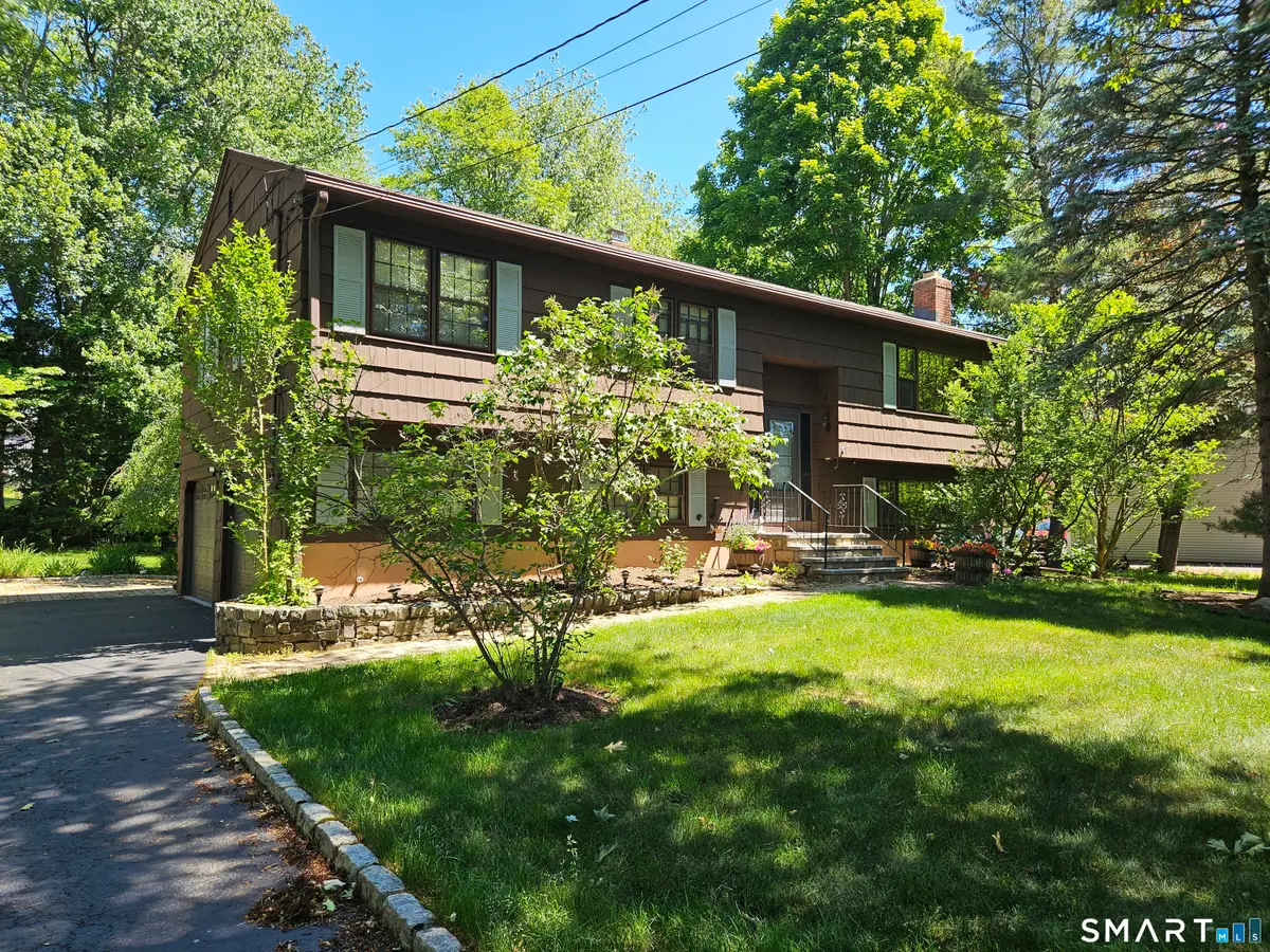 2010 Old Town Road, Trumbull, CT 06611 - #1