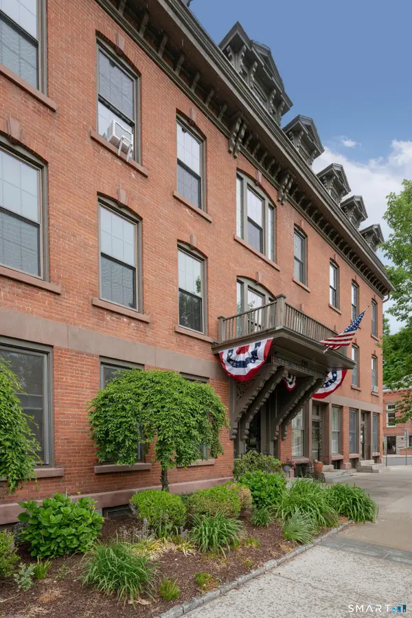 130 Main Street #2D, Canton, CT 06019