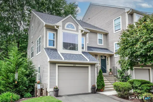 212 Algonquin Trail #212, Trumbull, CT 06611