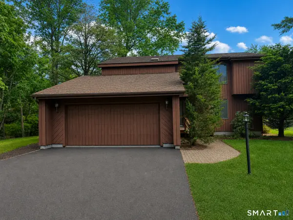 4 Taagan Point Road, Danbury, CT 06811