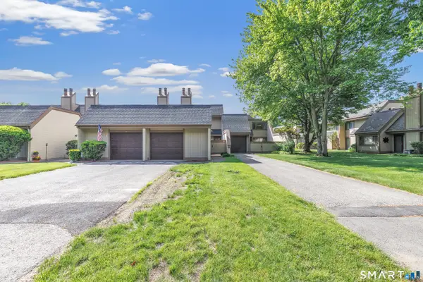 85 Viscount Drive #2E, Milford, CT 06460