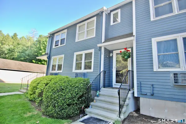 109 Greens Loop #109, Cheshire, CT 06410