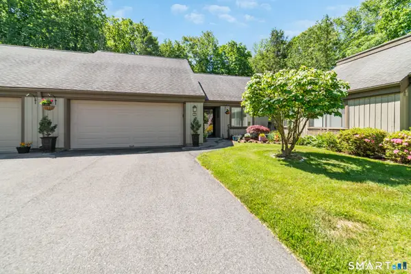 28 Heritage Crest #E, Southbury, CT 06488