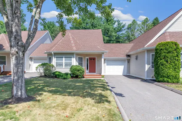 182 Summerfield Gardens #182, Shelton, CT 06484