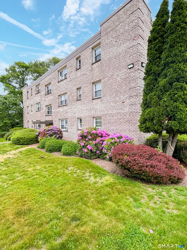 300 Meadowside Road #212, Milford, CT 06460