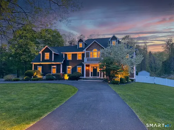 2 Jeremy Garden Lane, Woodbridge, CT 06525