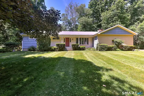 8 Mayflower Road, Norwalk, CT 06851
