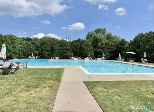 33 Pilgrim Harbor #B, Wallingford, CT 06492