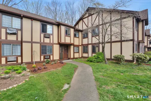 215 Foxwood Lane #215, Milford, CT 06461