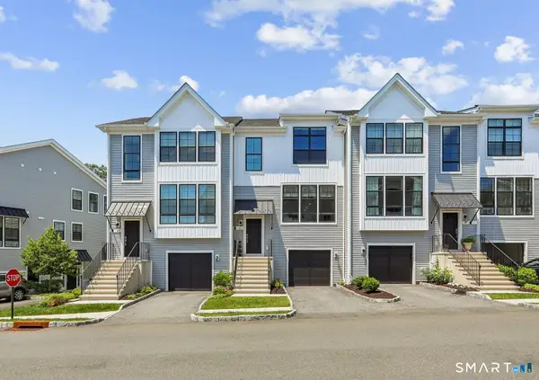 21 Brentwood Circle, Danbury, CT 06810