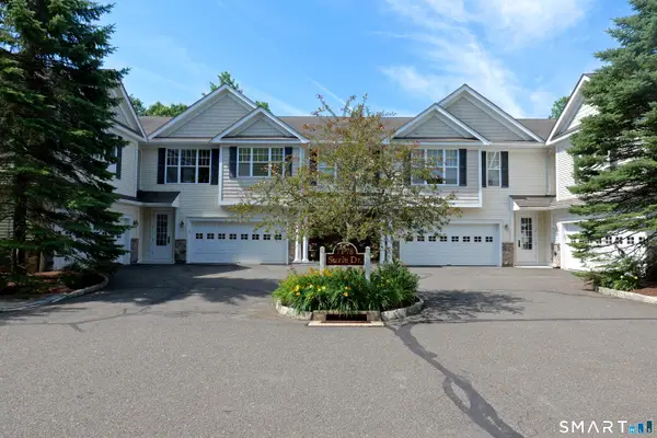 76 Suzie Drive #76, Newtown, CT 06470