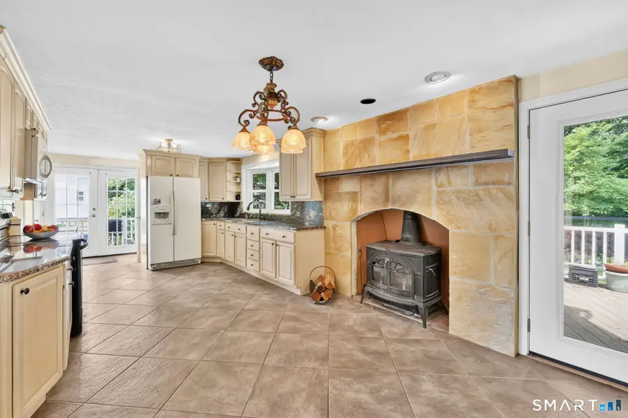 33 Chambers Street, Manchester, CT 06042 - #2