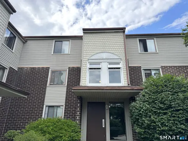 7 Padanaram Road #J221, Danbury, CT 06811