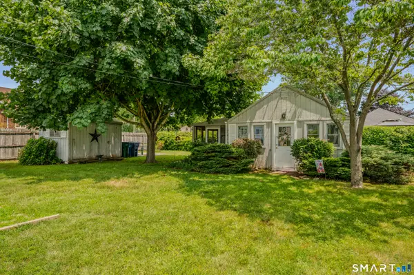 8 & 10 Swan Avenue, Old Lyme, CT 06371