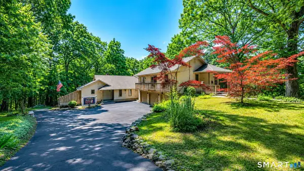42 Cedar Lane, Oxford, CT 06478