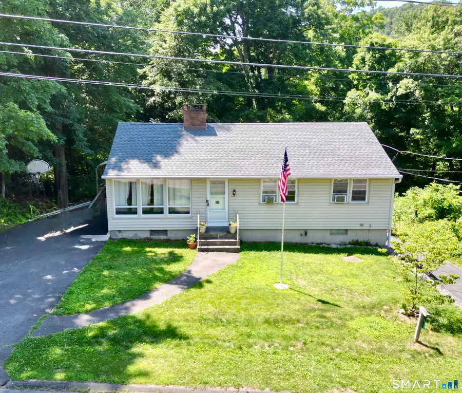 16 Pine Street, Newtown, CT 06482 - #3