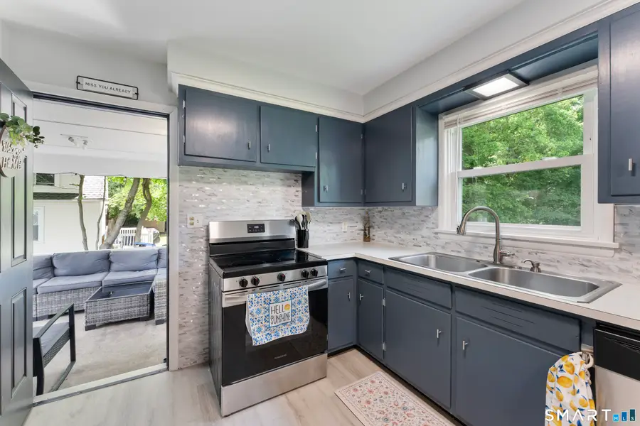 11 Lexington Avenue, Norwich, CT 06360 - #3
