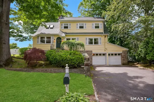 52 Center Drive, Greenwich, CT 06870