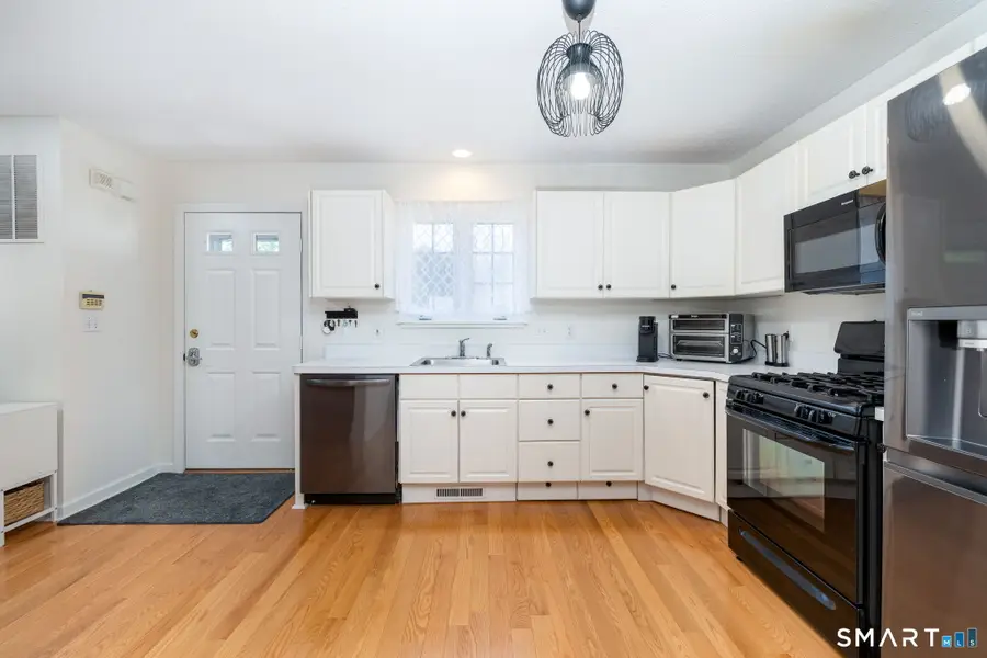 18 East Village Court #18, Branford, CT 06405 - #3