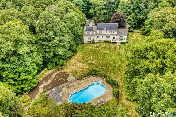 17 Plumtrees Road, Newtown, CT 06470