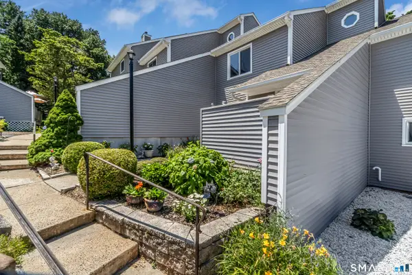 703 Golf Drive #703, East Haven, CT 06512
