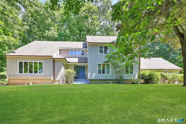 29 Foxwood Road, Trumbull, CT 06611